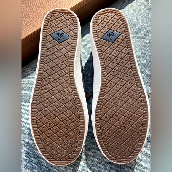 Sperry NWOT Blue Canvas Shoes with Rawhide Leather Laces w Signature Barrel Ties - Picture 6 of 7